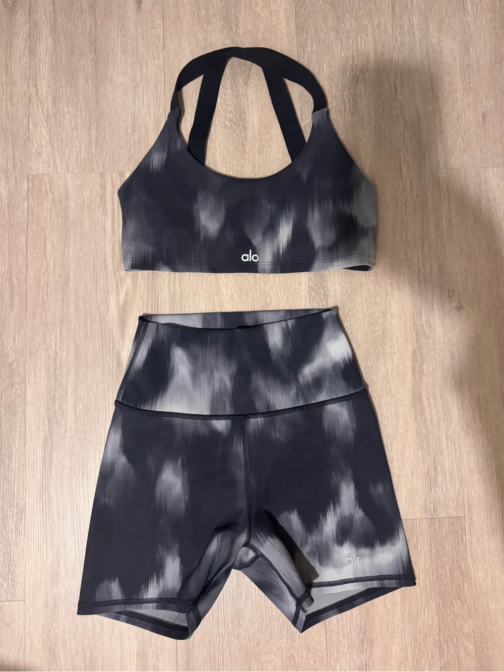 ALO Yoga Black & Gray Brushstroke Tie-Dye Active Set